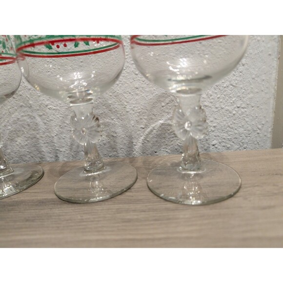 3 Vintage Christmas Holly Wine Glasses Gold Rim Arby’s Style Holiday Goblets Set - Picture 4 of 8